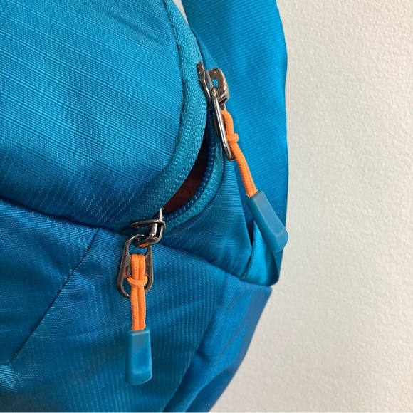 MEC  Stratis Messenger Shoulder Bag 13L Unisex laptop backpack daypack waist - Picture 14 of 16